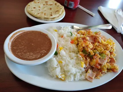 El Coatepecano Pupuseria, business photo 3